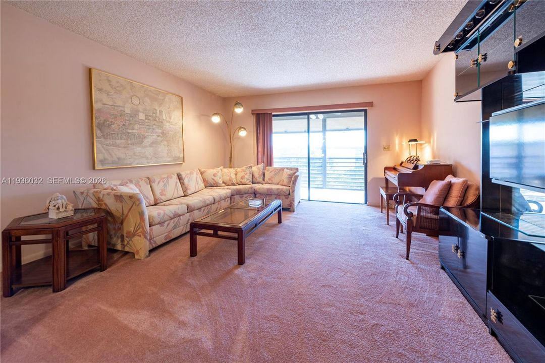 待售: $144,900 (2 贝兹, 2 浴室, 1270 平方英尺)