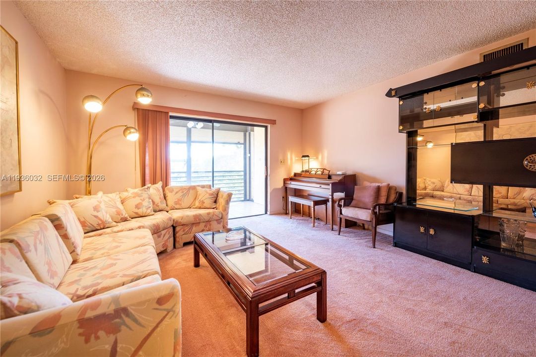 待售: $144,900 (2 贝兹, 2 浴室, 1270 平方英尺)