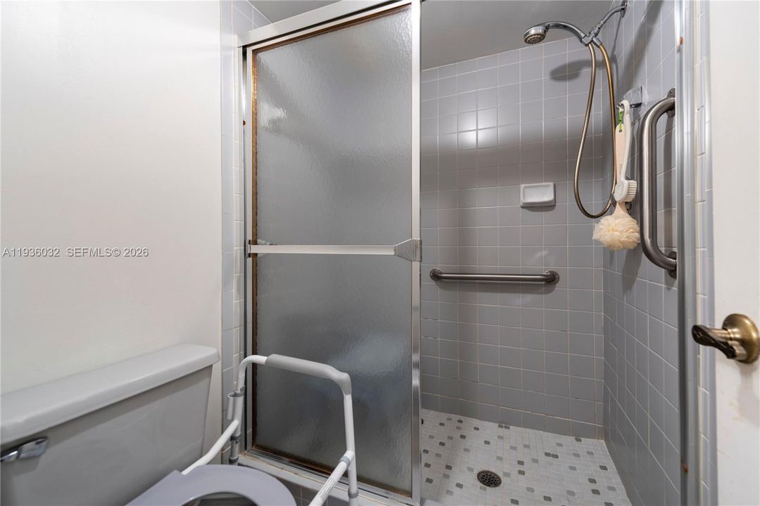 待售: $144,900 (2 贝兹, 2 浴室, 1270 平方英尺)