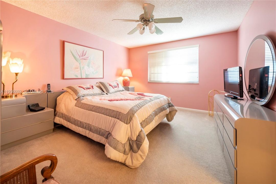 待售: $144,900 (2 贝兹, 2 浴室, 1270 平方英尺)