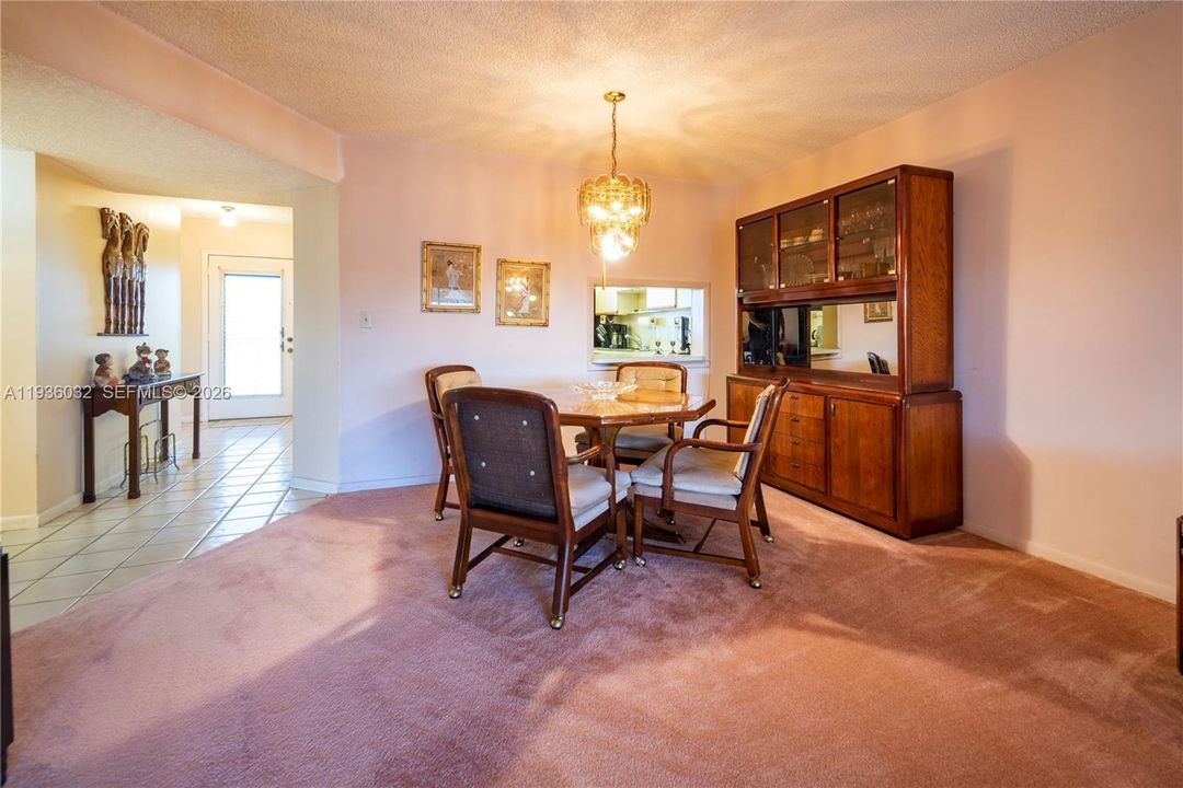 待售: $144,900 (2 贝兹, 2 浴室, 1270 平方英尺)