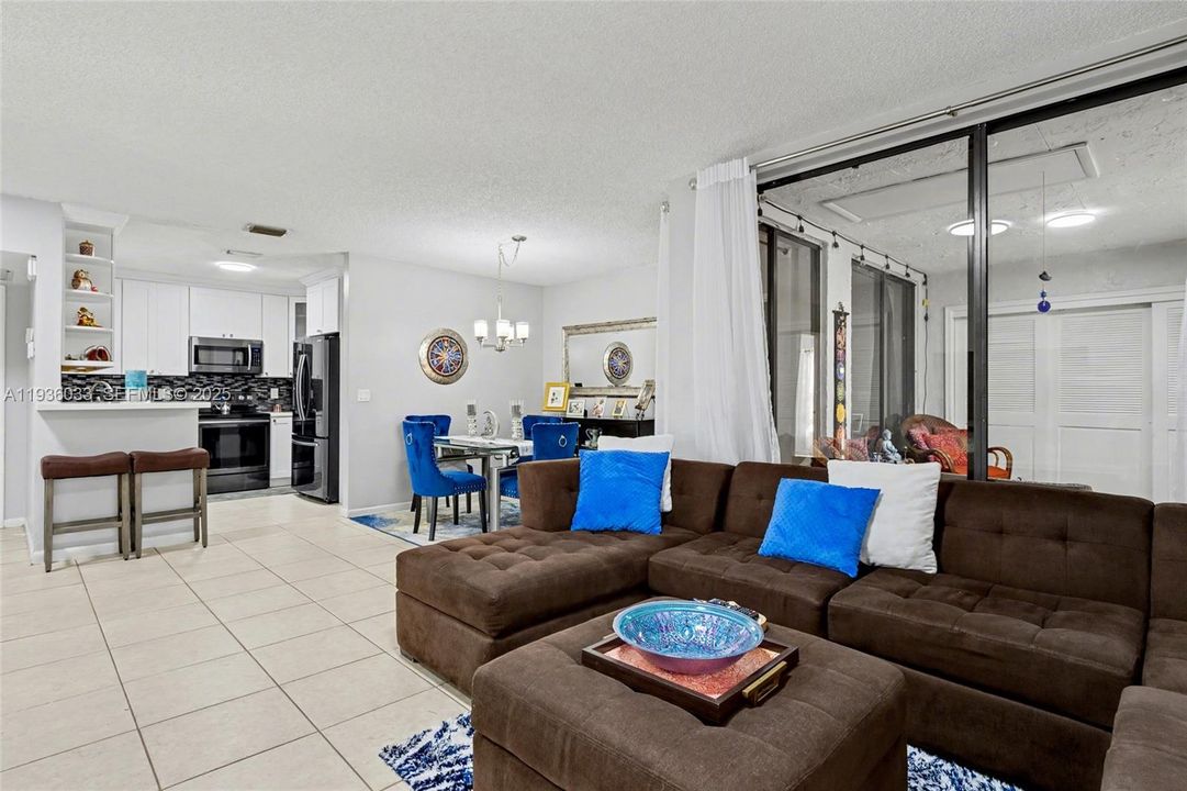 En Venta: $315,000 (3 camas, 2 baños, 1120 Pies cuadrados)