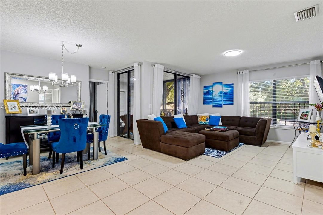 En Venta: $315,000 (3 camas, 2 baños, 1120 Pies cuadrados)