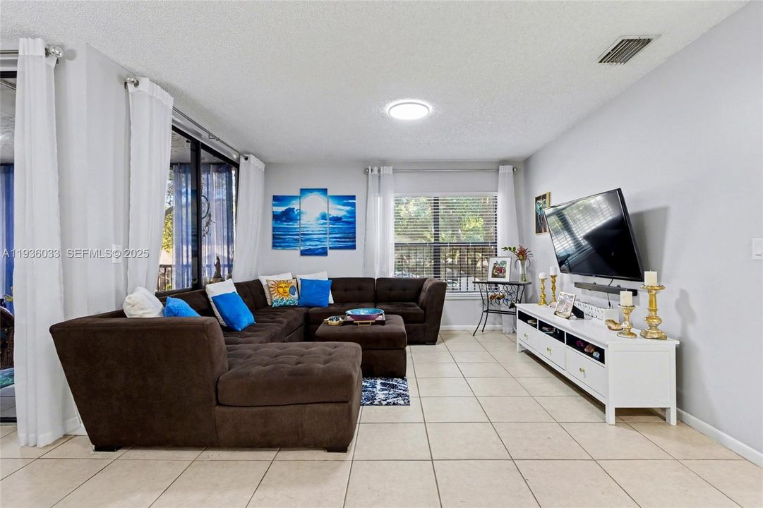 En Venta: $315,000 (3 camas, 2 baños, 1120 Pies cuadrados)