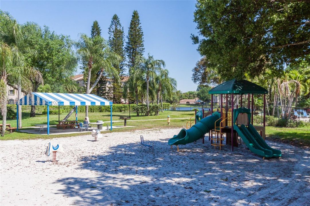 En Venta: $315,000 (3 camas, 2 baños, 1120 Pies cuadrados)