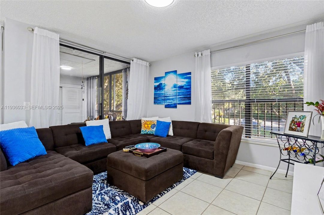 En Venta: $315,000 (3 camas, 2 baños, 1120 Pies cuadrados)