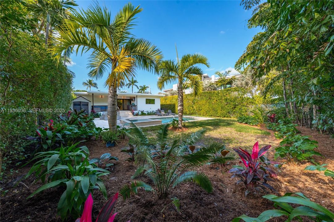 For Sale: $4,500,000 (4 beds, 3 baths, 2152 Square Feet)