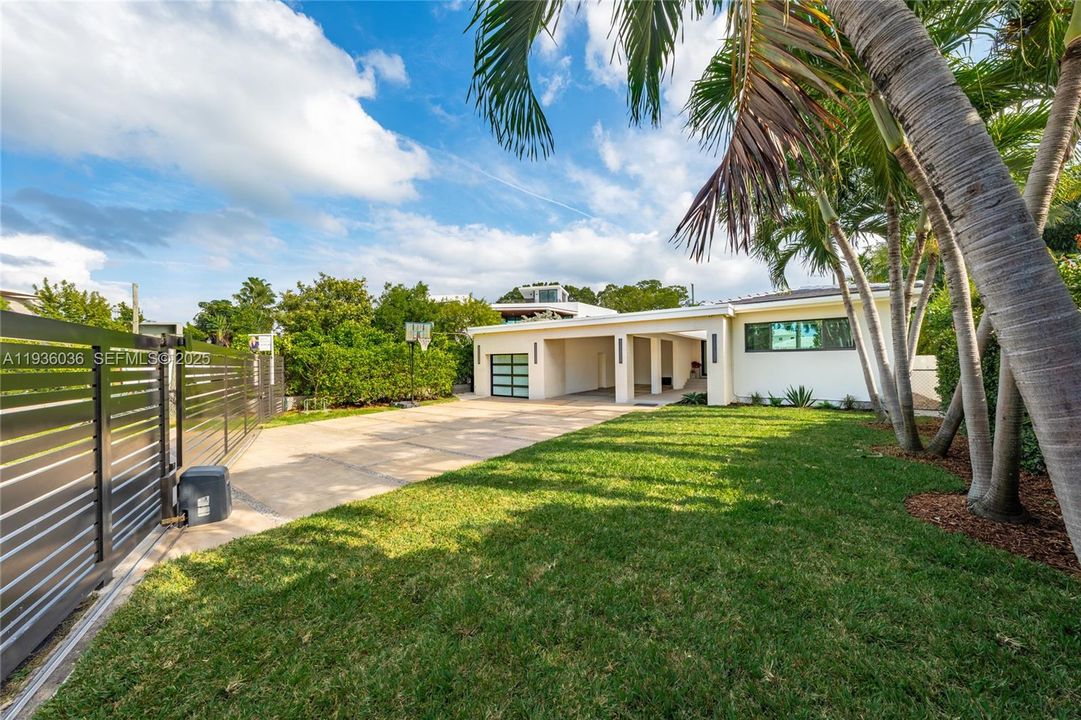 For Sale: $4,500,000 (4 beds, 3 baths, 2152 Square Feet)