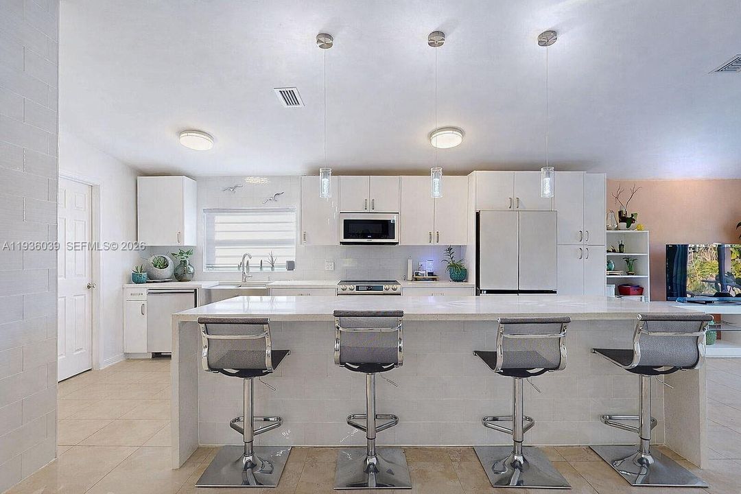 For Sale: $615,000 (4 beds, 2 baths, 1880 Square Feet)