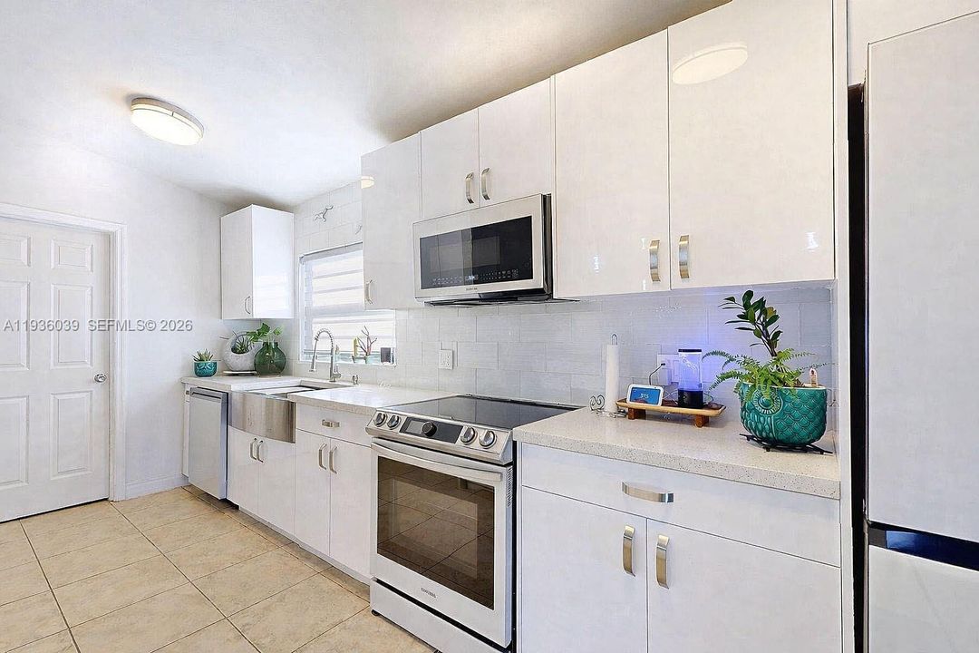 For Sale: $615,000 (4 beds, 2 baths, 1880 Square Feet)