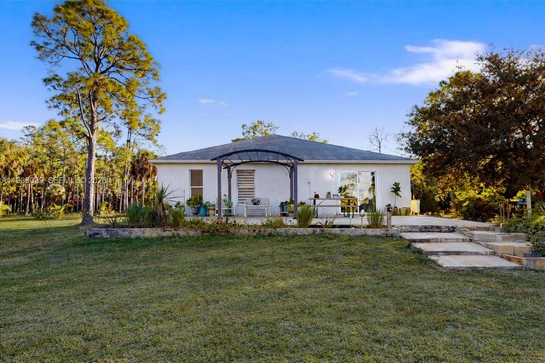 For Sale: $615,000 (4 beds, 2 baths, 1880 Square Feet)