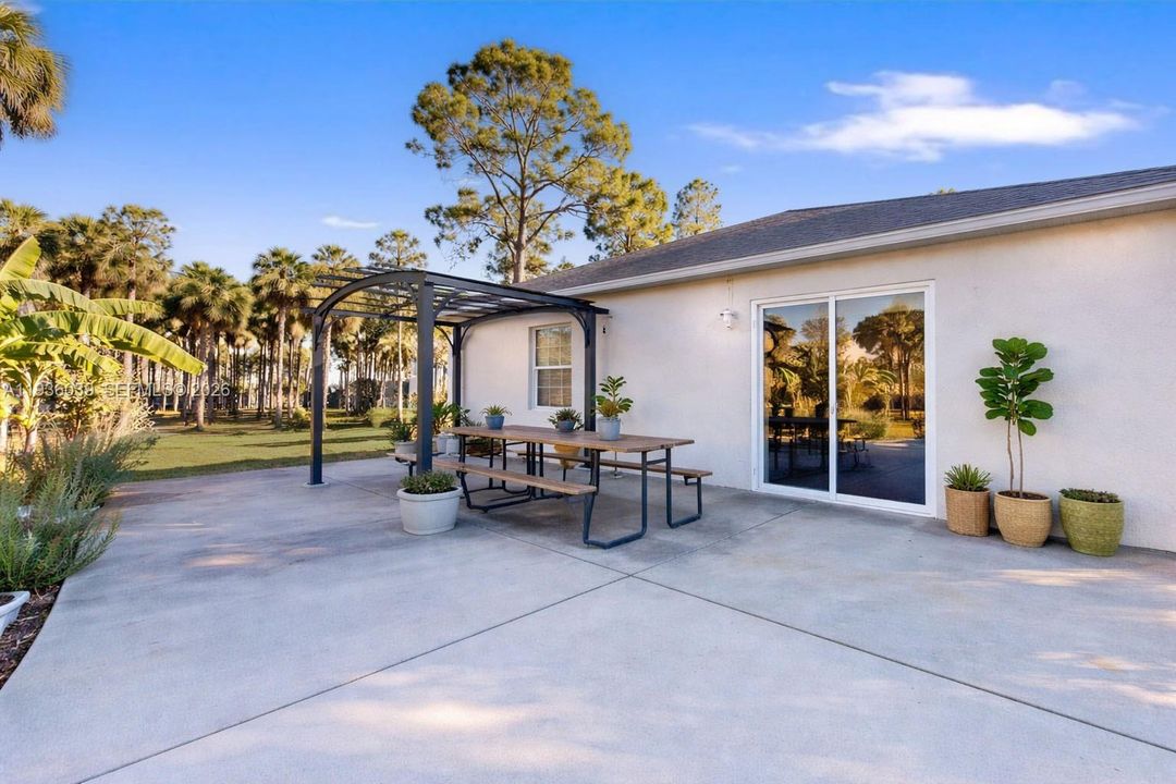 For Sale: $615,000 (4 beds, 2 baths, 1880 Square Feet)