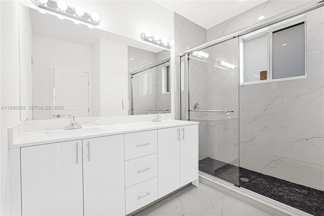 В аренду: $4,540 (5 спален, 3 ванн, 0 Квадратных фут)