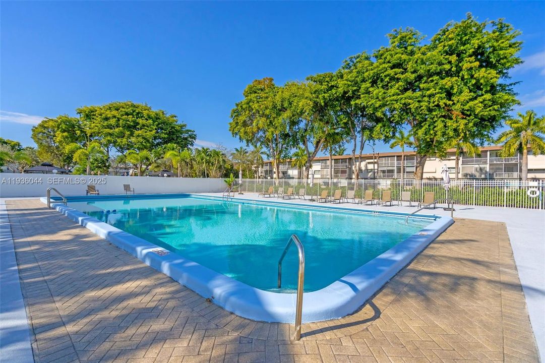 待售: $190,000 (2 贝兹, 2 浴室, 961 平方英尺)