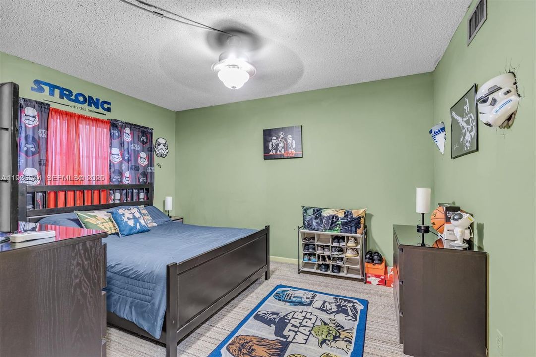 待售: $190,000 (2 贝兹, 2 浴室, 961 平方英尺)