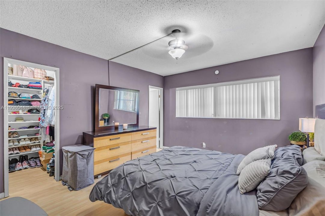 待售: $190,000 (2 贝兹, 2 浴室, 961 平方英尺)