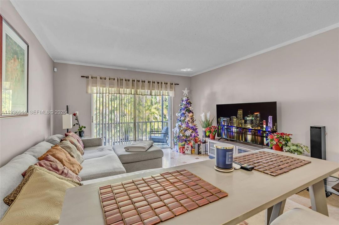 待售: $190,000 (2 贝兹, 2 浴室, 961 平方英尺)