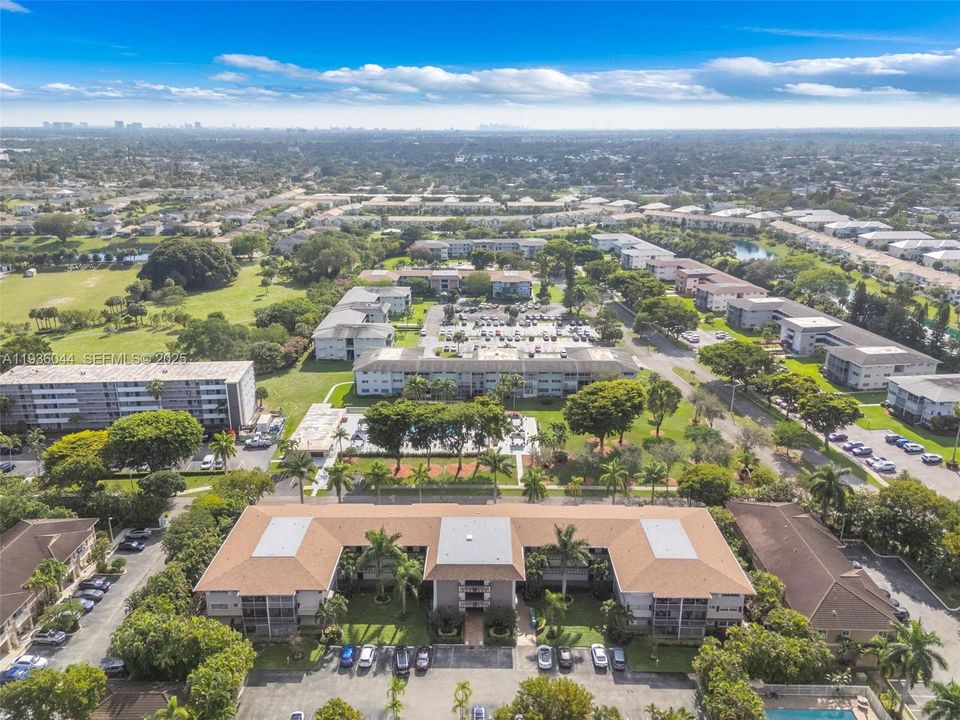 待售: $190,000 (2 贝兹, 2 浴室, 961 平方英尺)