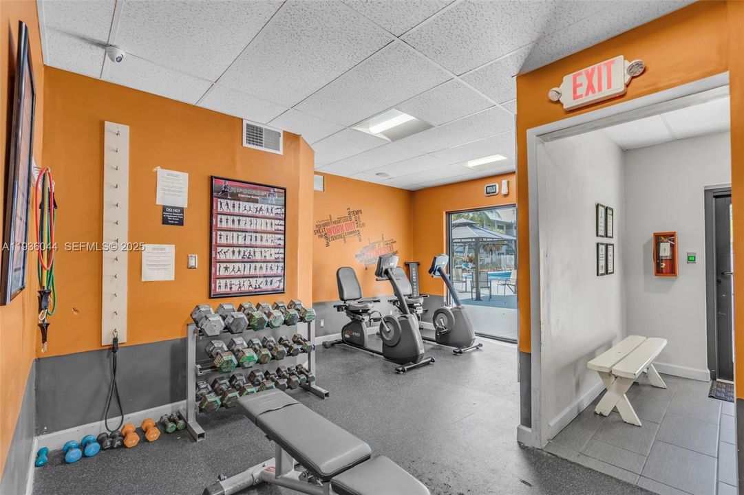 待售: $190,000 (2 贝兹, 2 浴室, 961 平方英尺)