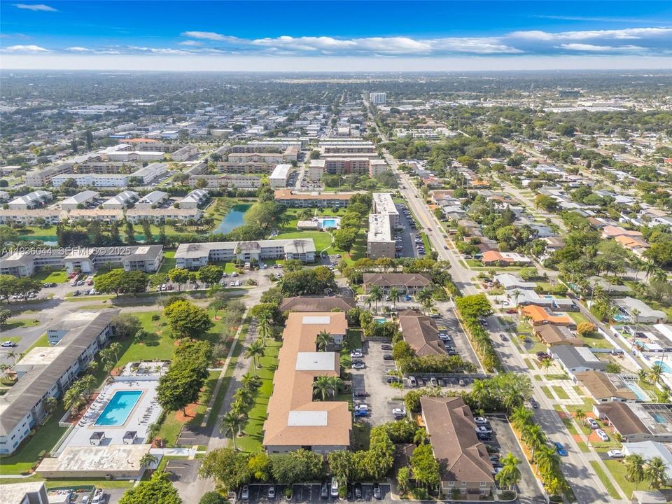 待售: $190,000 (2 贝兹, 2 浴室, 961 平方英尺)