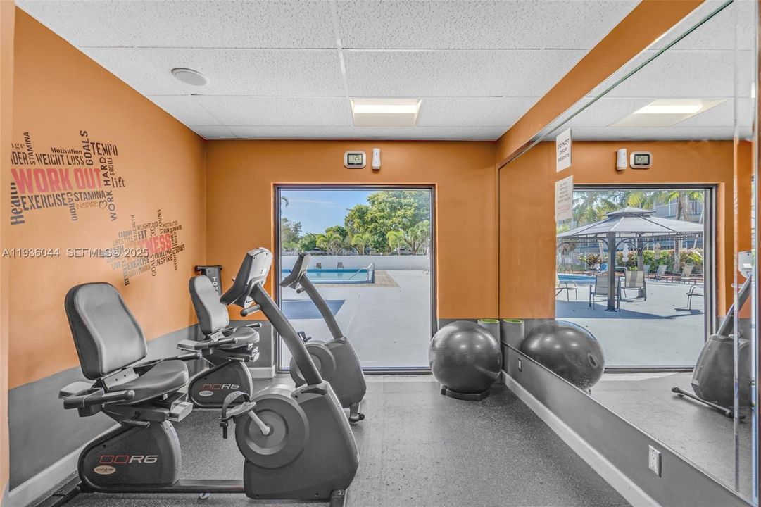 待售: $190,000 (2 贝兹, 2 浴室, 961 平方英尺)