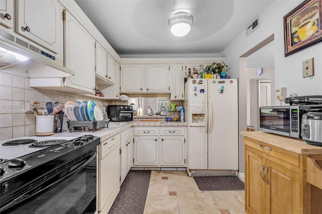 待售: $190,000 (2 贝兹, 2 浴室, 961 平方英尺)