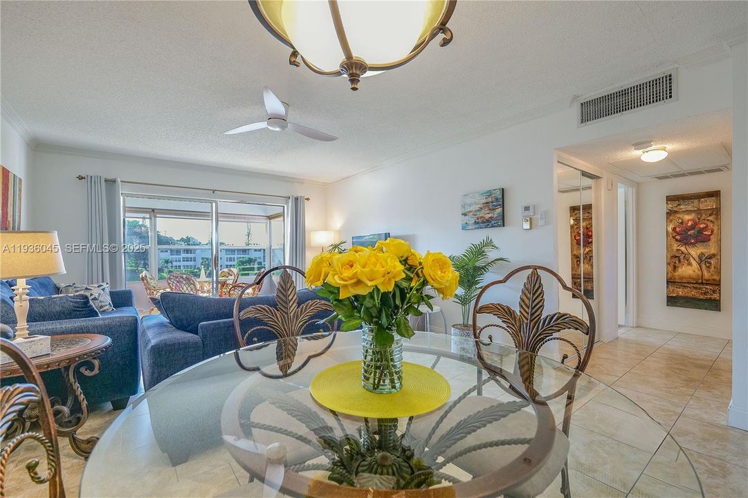 На продажу: $119,900 (2 спален, 2 ванн, 944 Квадратных фут)