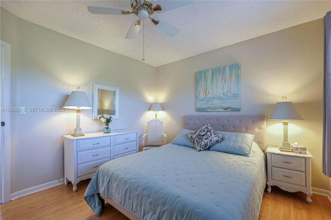 На продажу: $119,900 (2 спален, 2 ванн, 944 Квадратных фут)