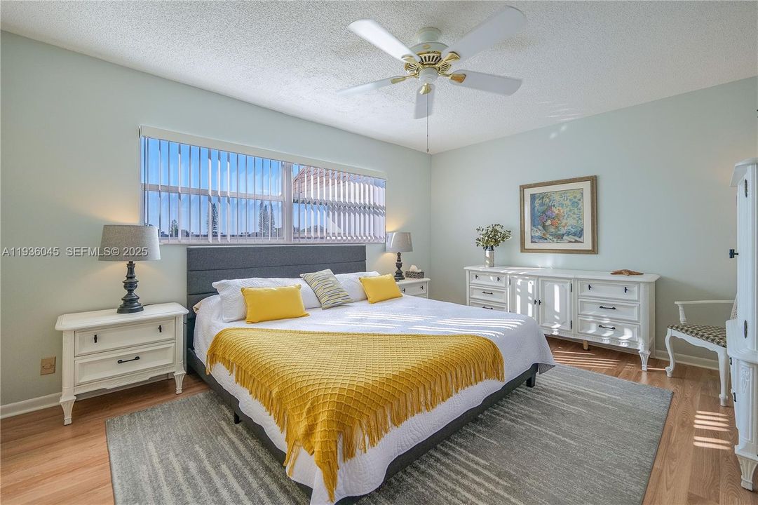 На продажу: $119,900 (2 спален, 2 ванн, 944 Квадратных фут)