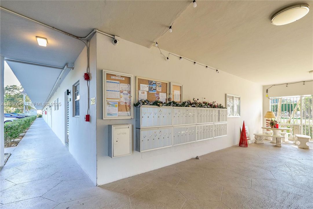 На продажу: $119,900 (2 спален, 2 ванн, 944 Квадратных фут)