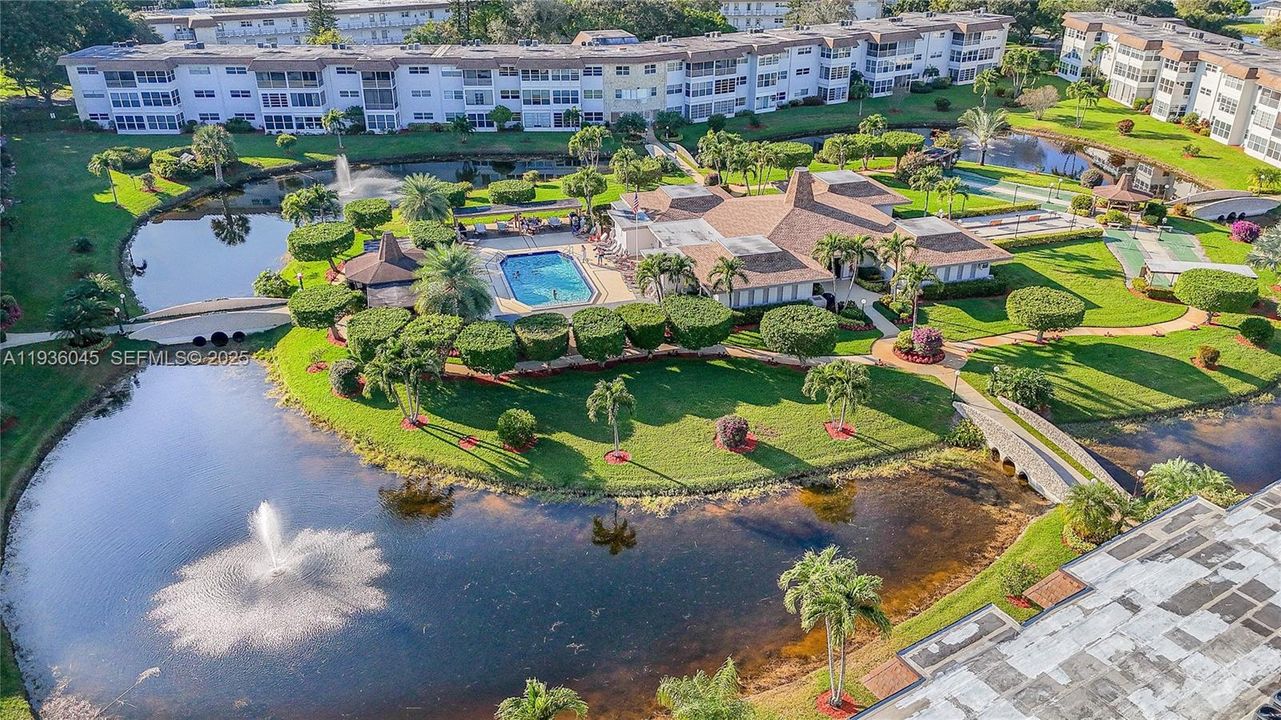 На продажу: $119,900 (2 спален, 2 ванн, 944 Квадратных фут)