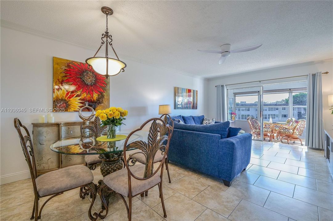 На продажу: $119,900 (2 спален, 2 ванн, 944 Квадратных фут)