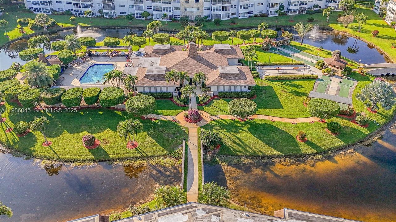 На продажу: $119,900 (2 спален, 2 ванн, 944 Квадратных фут)