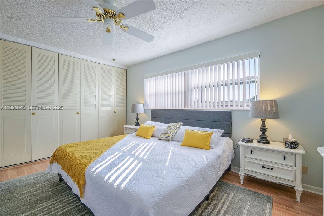 На продажу: $119,900 (2 спален, 2 ванн, 944 Квадратных фут)