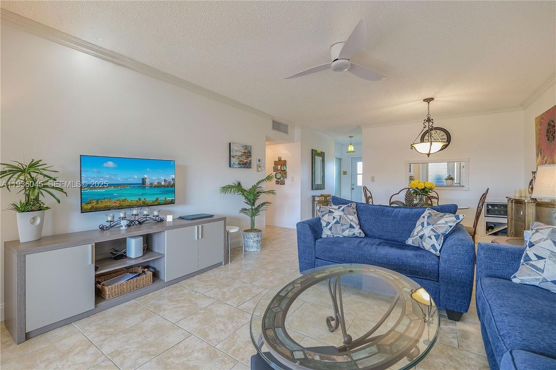 На продажу: $119,900 (2 спален, 2 ванн, 944 Квадратных фут)