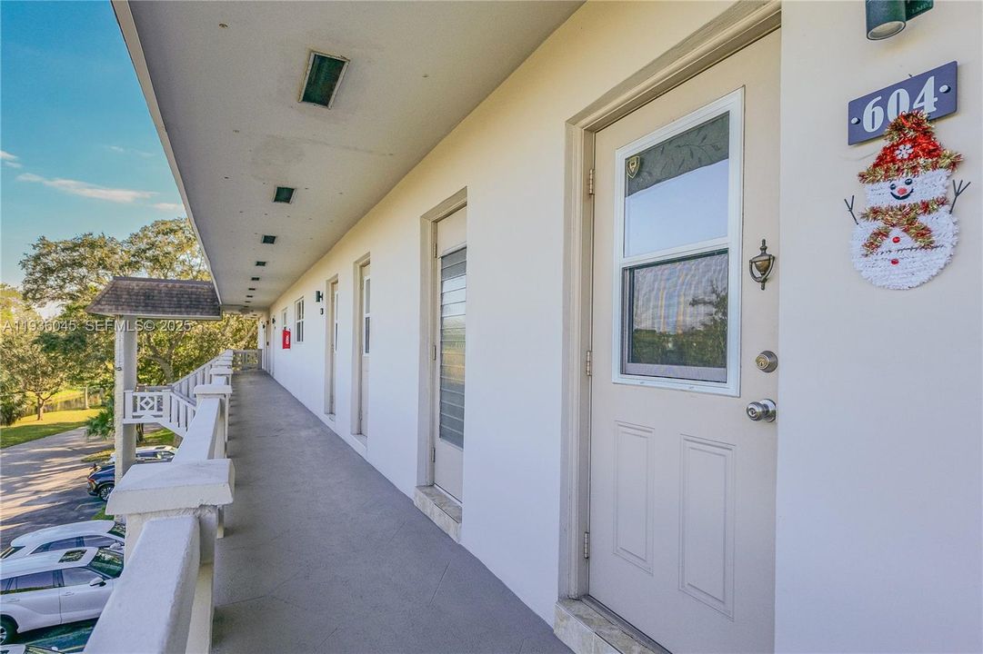 На продажу: $119,900 (2 спален, 2 ванн, 944 Квадратных фут)