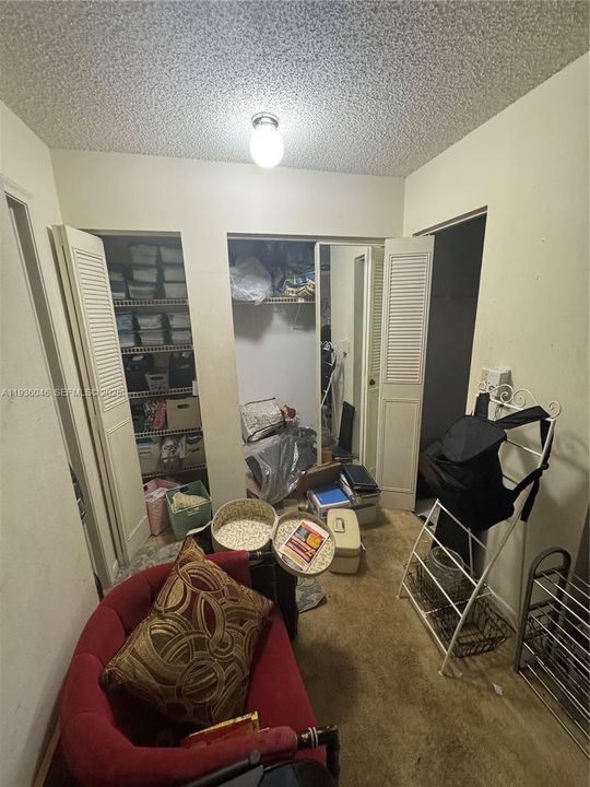 待售: $305,000 (2 贝兹, 2 浴室, 1830 平方英尺)