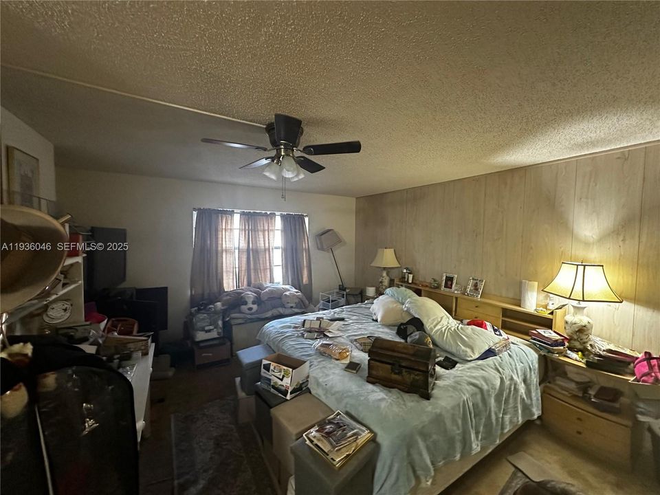 待售: $305,000 (2 贝兹, 2 浴室, 1830 平方英尺)