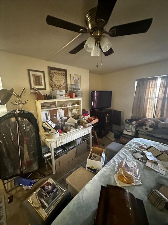 待售: $305,000 (2 贝兹, 2 浴室, 1830 平方英尺)