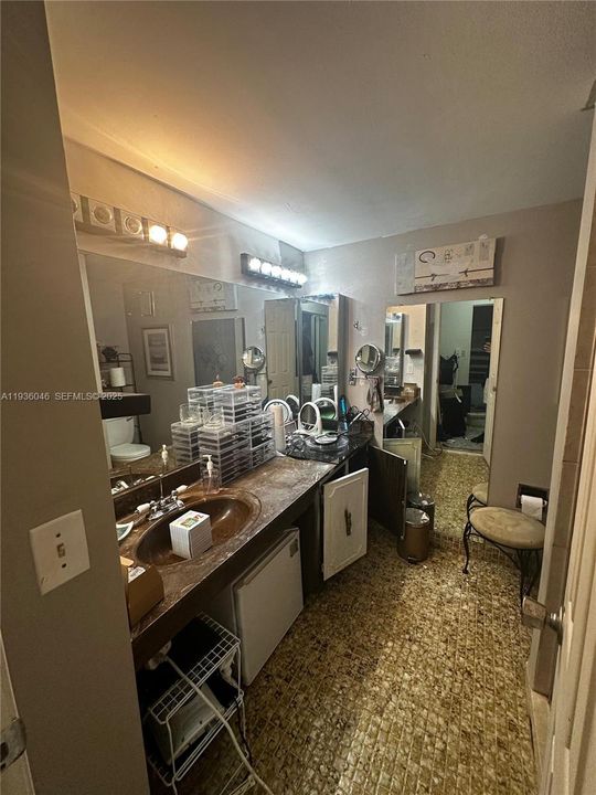 待售: $305,000 (2 贝兹, 2 浴室, 1830 平方英尺)