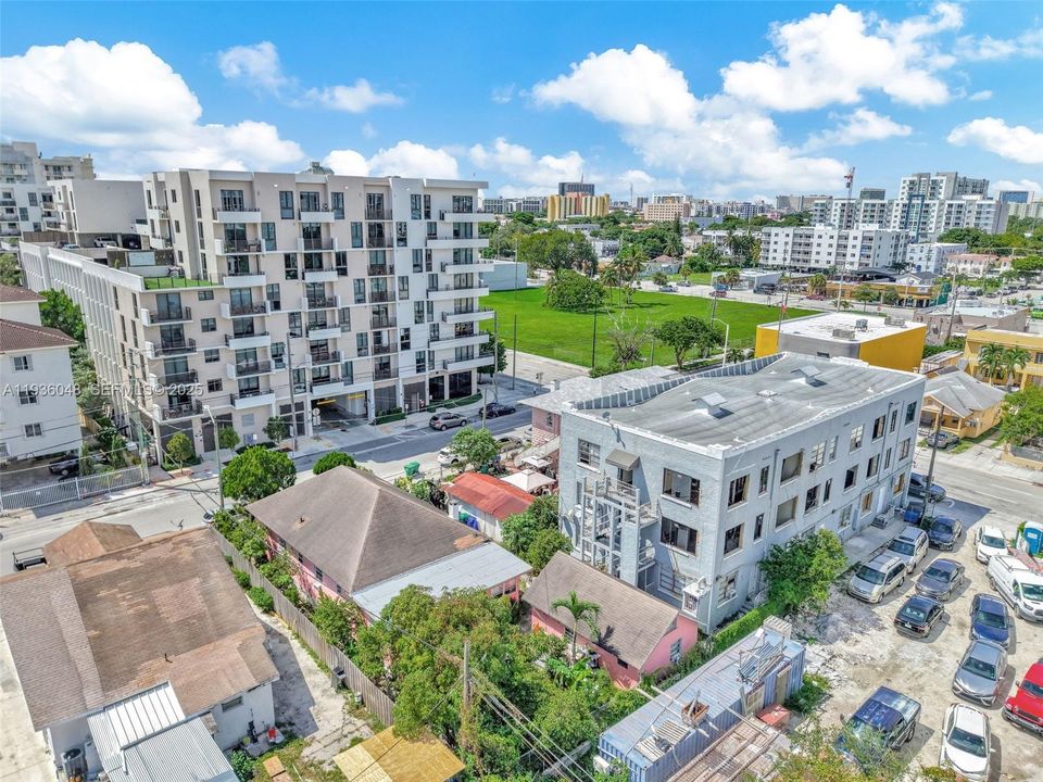 На продажу: $1,199,999 (5,000 кв.фт.)