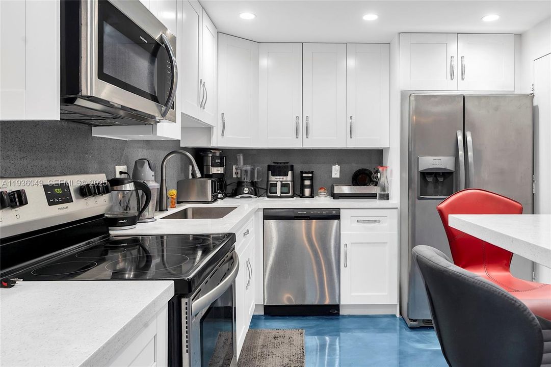 For Rent: $3,250 (2 beds, 2 baths, 1100 Square Feet)