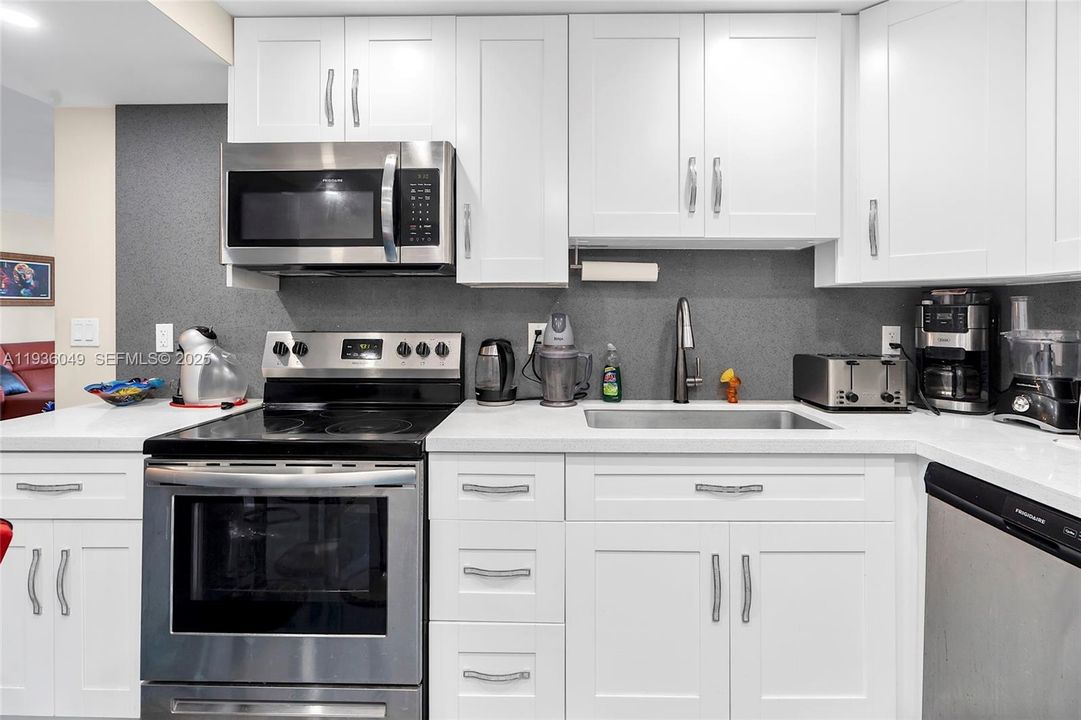 For Rent: $3,250 (2 beds, 2 baths, 1100 Square Feet)