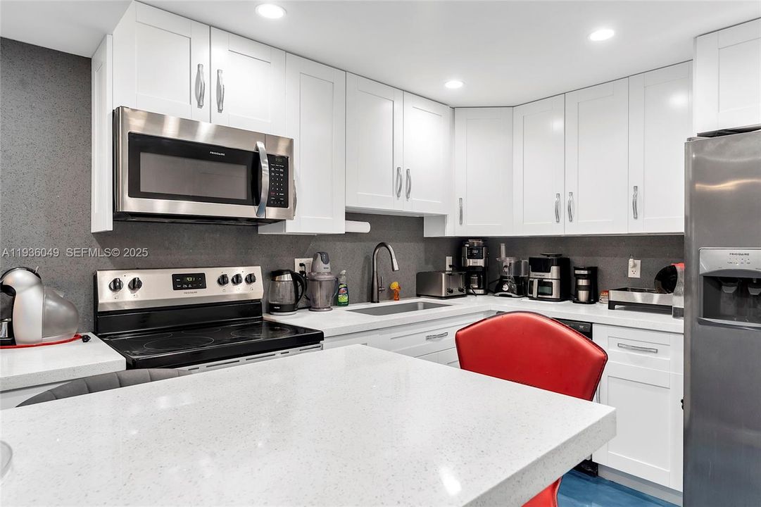 For Rent: $3,250 (2 beds, 2 baths, 1100 Square Feet)