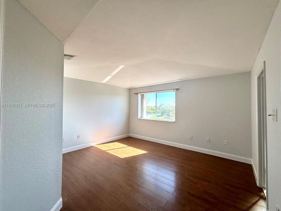 For Rent: $3,200 (4 beds, 2 baths, 1667 Square Feet)