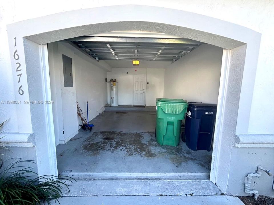 For Rent: $3,200 (4 beds, 2 baths, 1667 Square Feet)