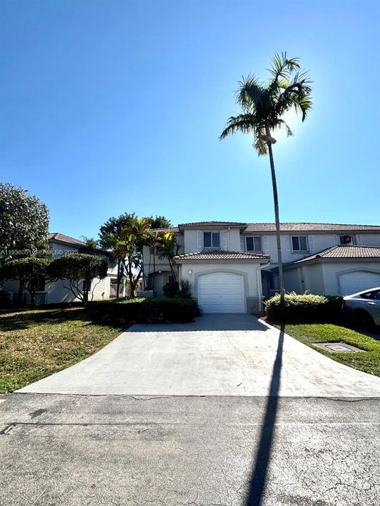 For Rent: $3,200 (4 beds, 2 baths, 1667 Square Feet)