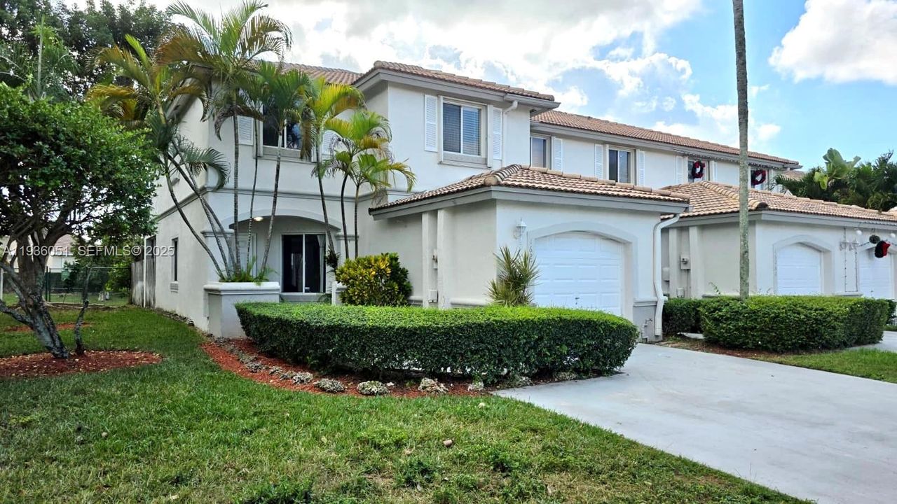 For Rent: $3,200 (4 beds, 2 baths, 1667 Square Feet)