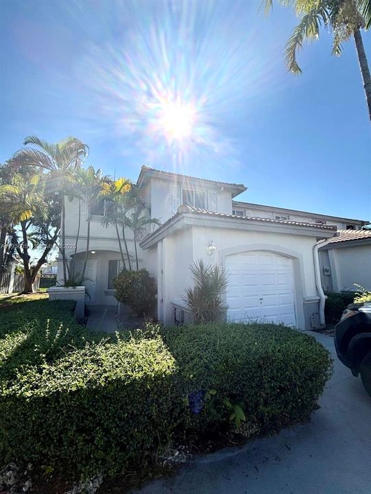 For Rent: $3,200 (4 beds, 2 baths, 1667 Square Feet)