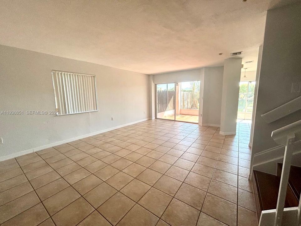 For Rent: $3,200 (4 beds, 2 baths, 1667 Square Feet)